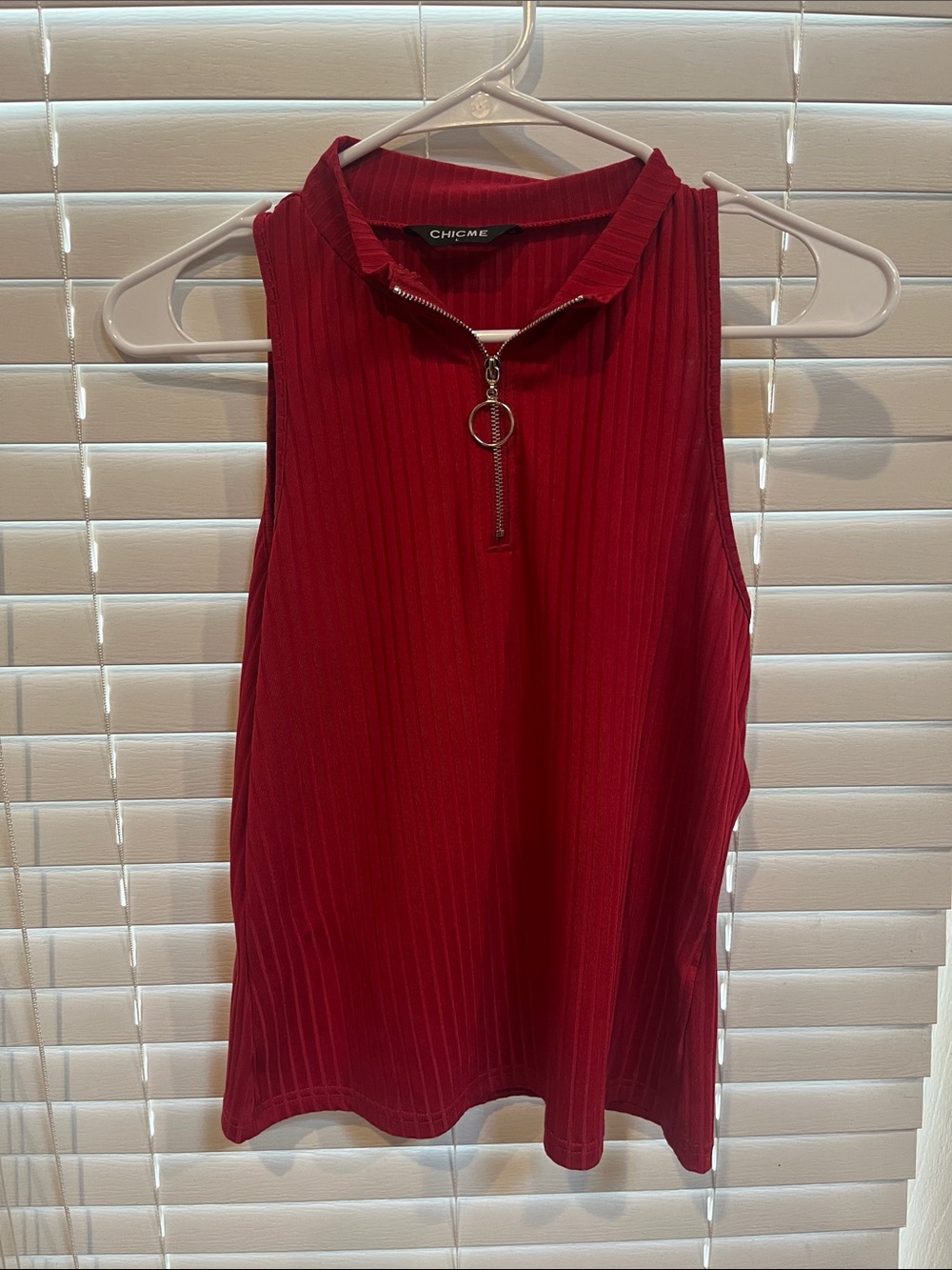 CHICMÉ Red Ribbed Zipper Tank Top